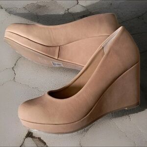 Elegant Tan Wedge Shoes